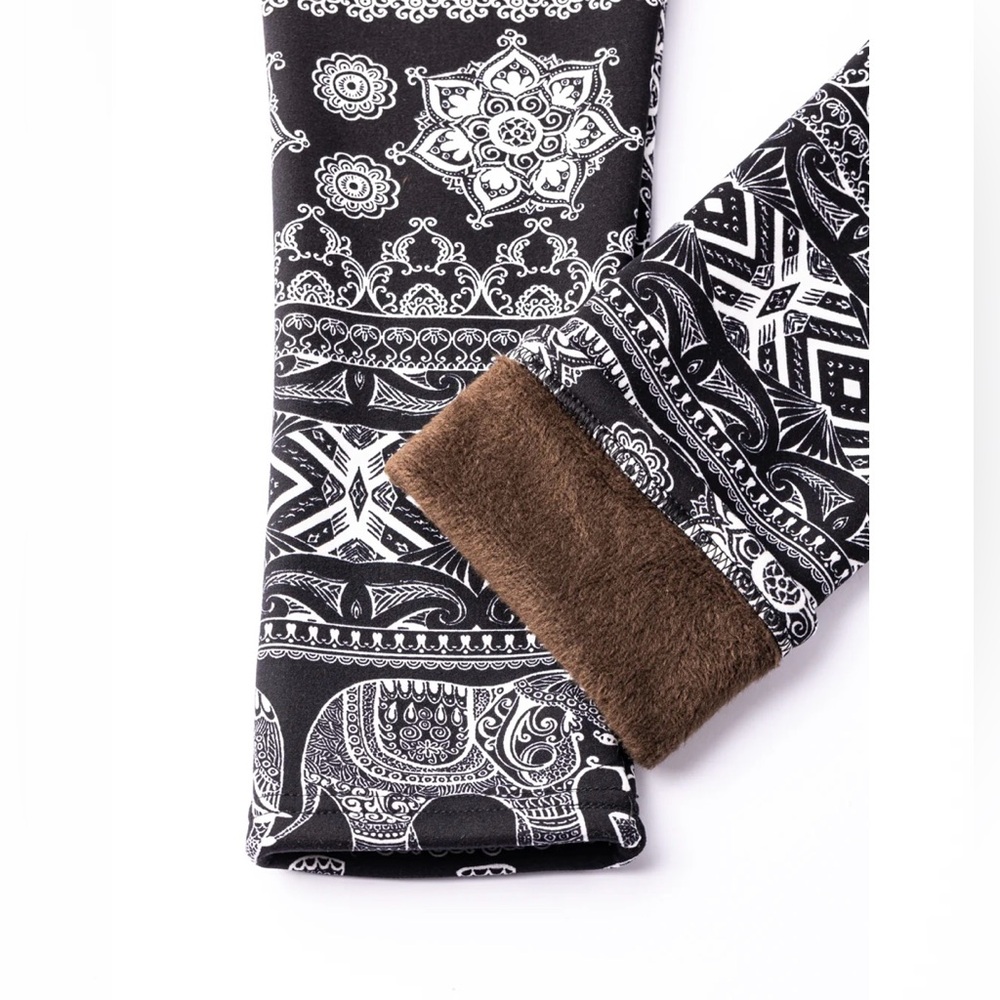 NWOT Just Cozy Fantasy Lined Leggings